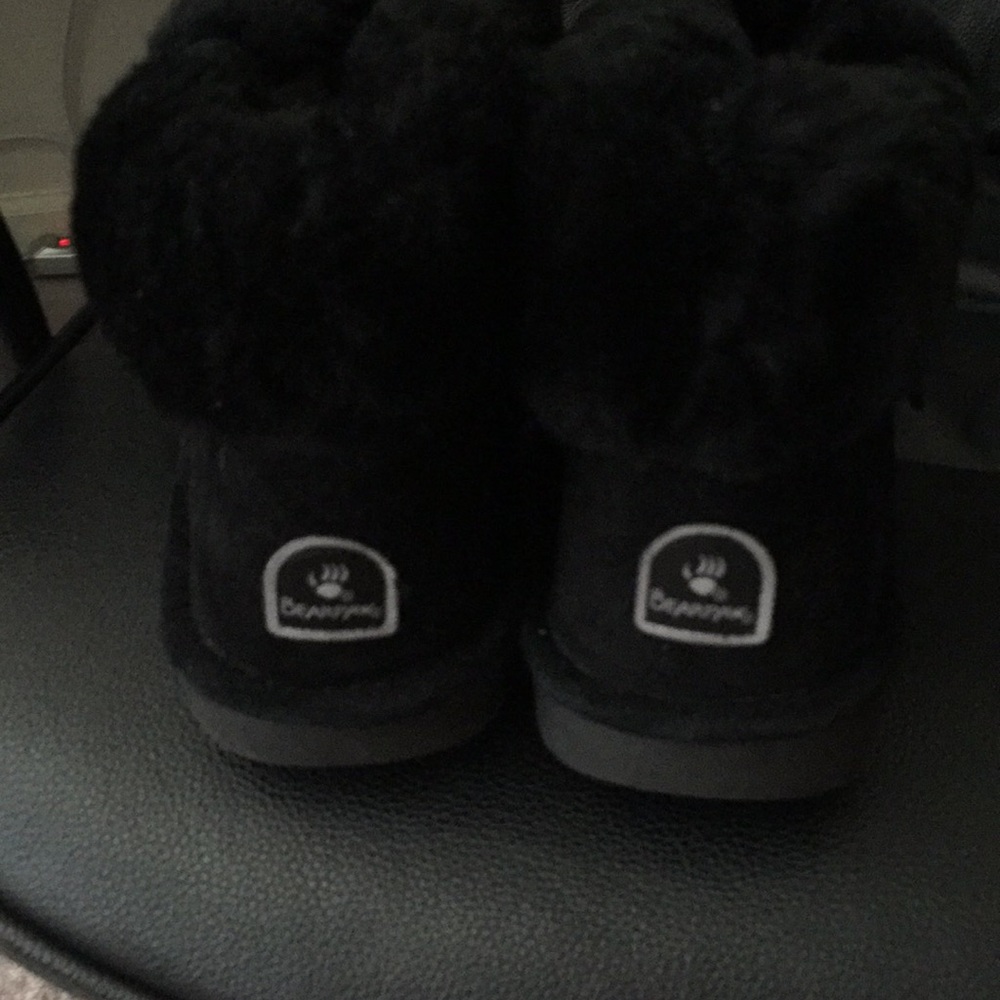 Bear paws size 5 new